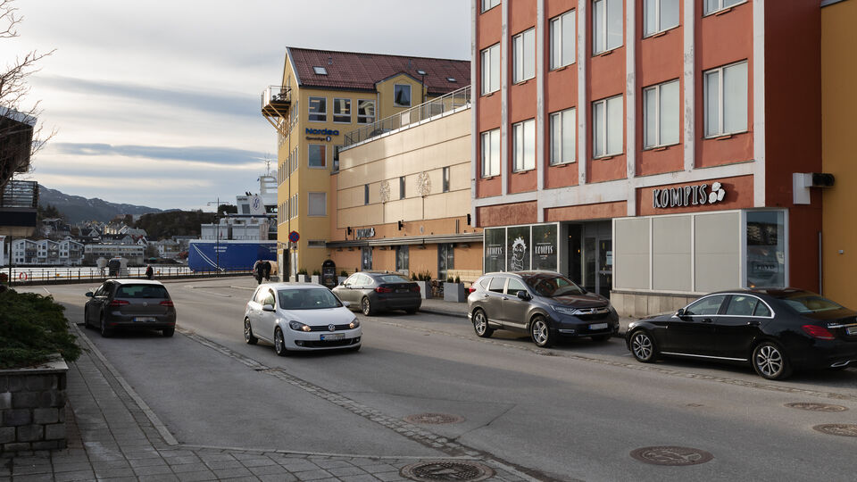 Foto fra Storkaia i offentlig parkeringssone 4612 – Arnulf Øverlands gate i Kristiansund